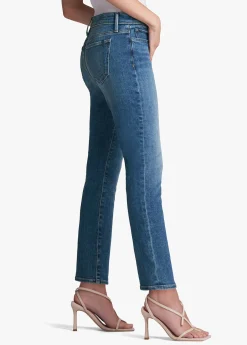 THE LARA PETITE