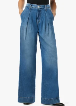 THE PLEATED TROUSER