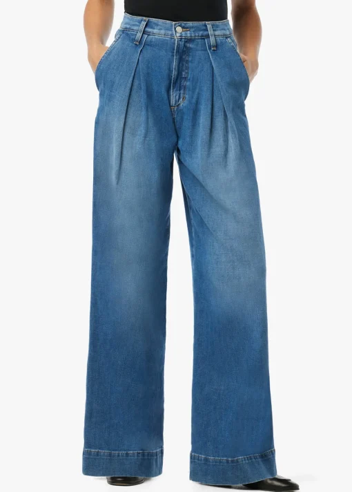 THE PLEATED TROUSER