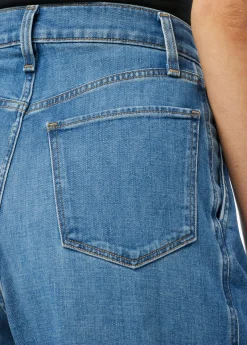 THE PLEATED TROUSER