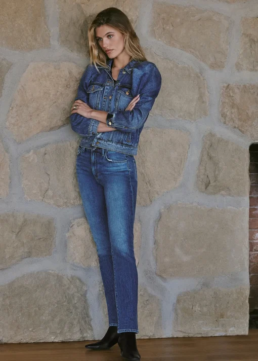 THE RUNWAY LUNA